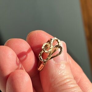 14k diamond cut gold ring, sz 6.5